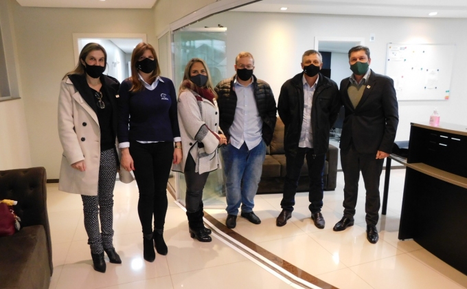 Foto ACISA recebeu a visita de comitiva da CICS Serra